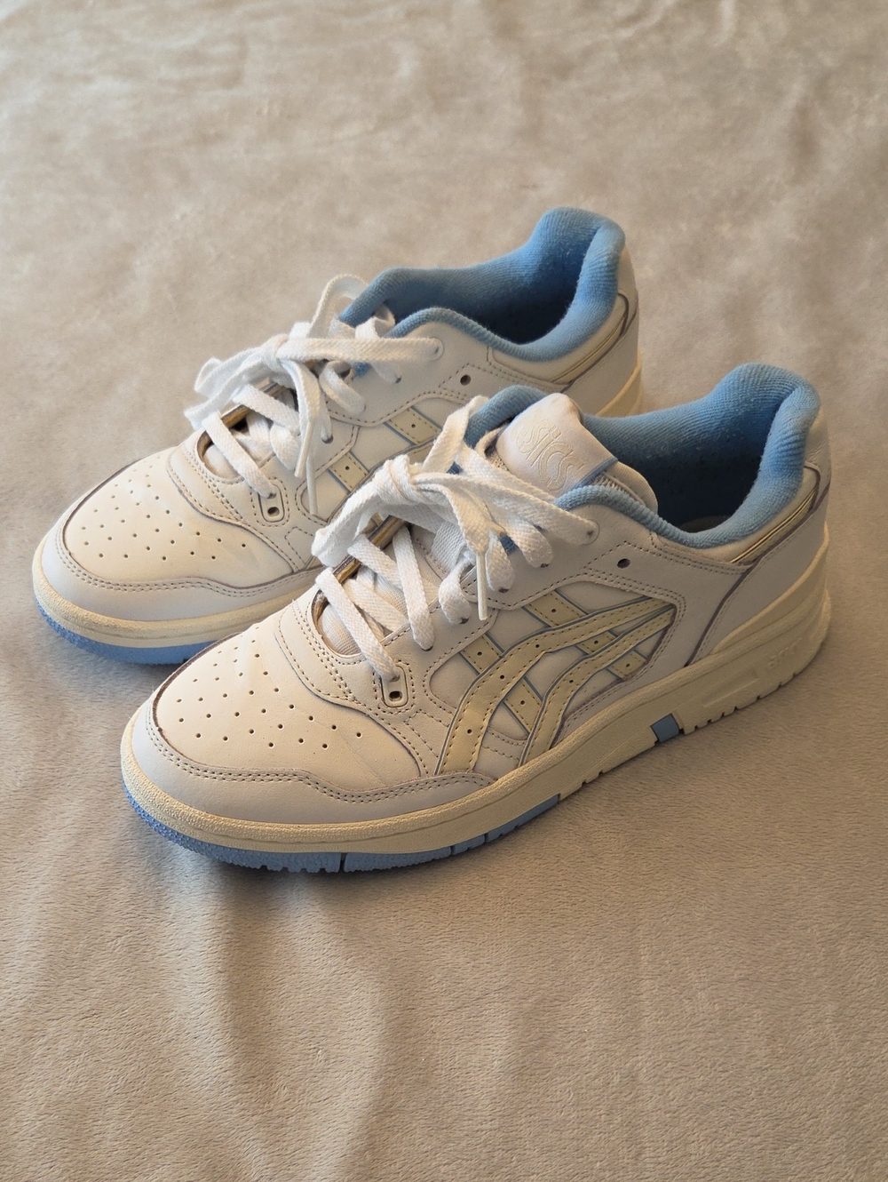Asics Sneakers, White & Blue, Men's Size 7/Women's 8.5/EUR 40